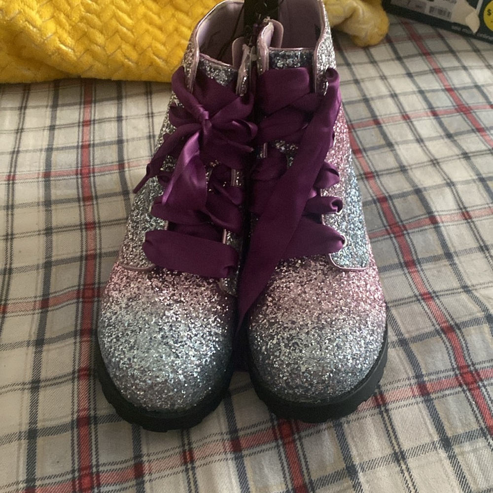 Boots - Picture 2 of 4
